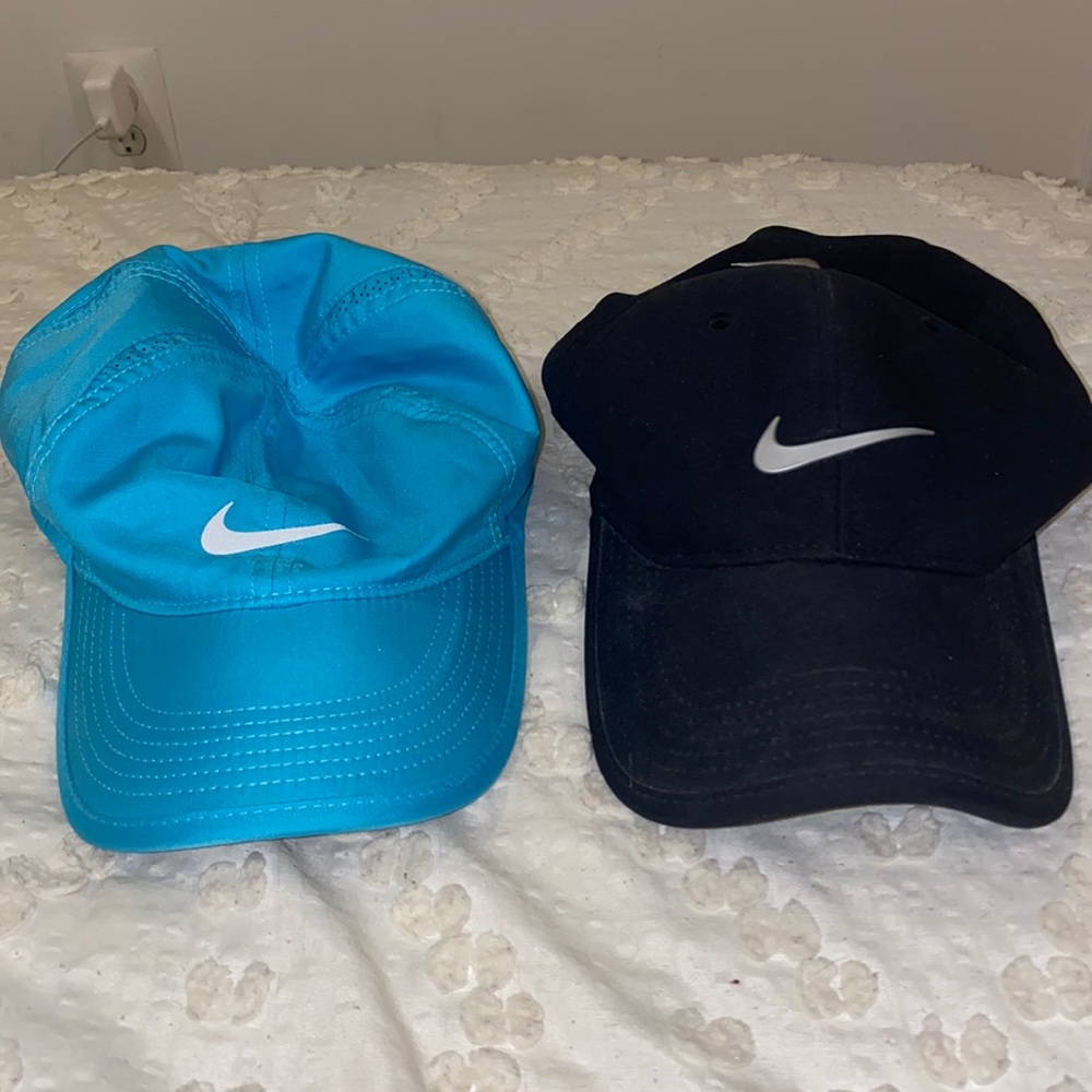 Set of 2 Nike Hats